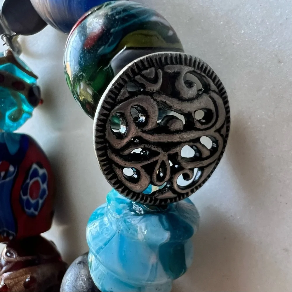 Vibrant GLASS BEAD Artisan Multicolor STRETCH BRACELET w Silvertone Metal Charms - Picture 6 of 9